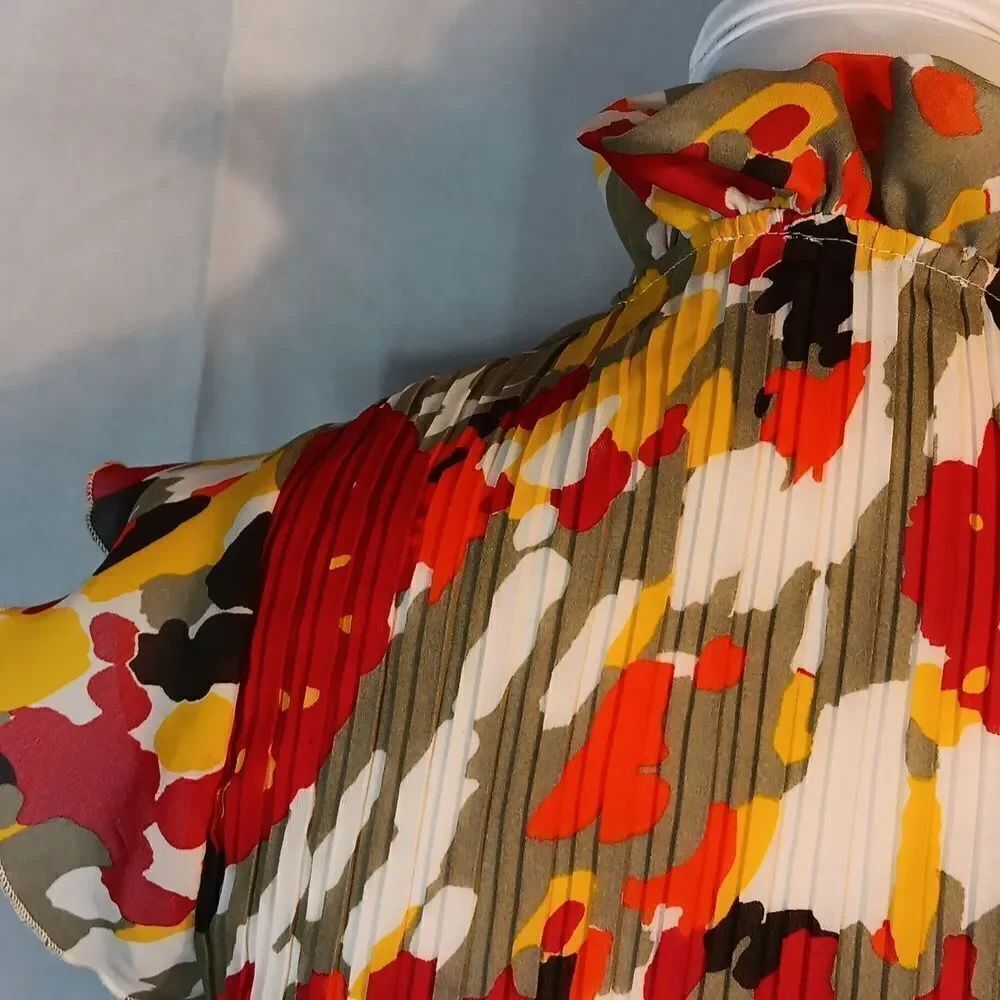 Colorful Women's Ruffled Top - Picture 4 of 7